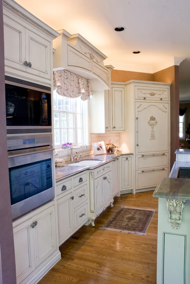 Classic Kitchen by Hartert-Russell - Photo 19