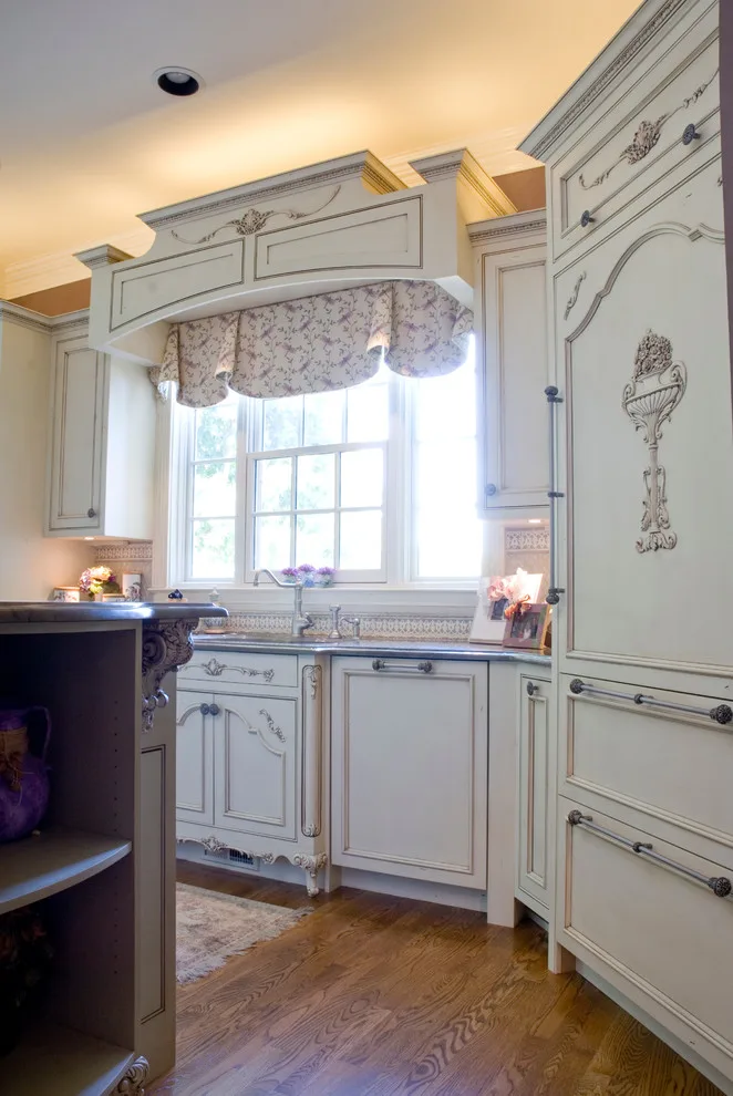 Classic Kitchen by Hartert-Russell - Photo 31