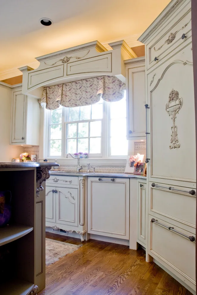 Classic Kitchen by Hartert-Russell - Photo 10