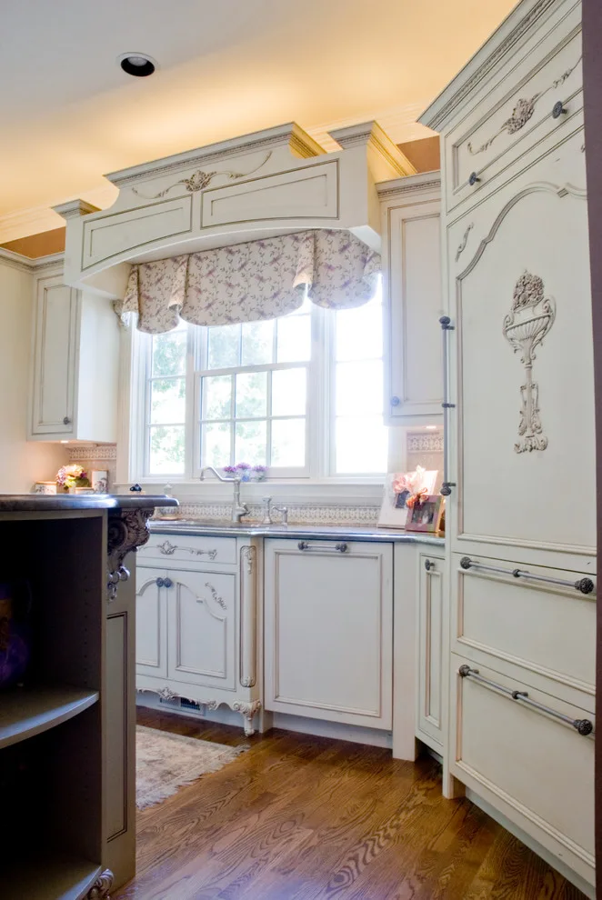 Classic Kitchen by Hartert-Russell - Photo 26