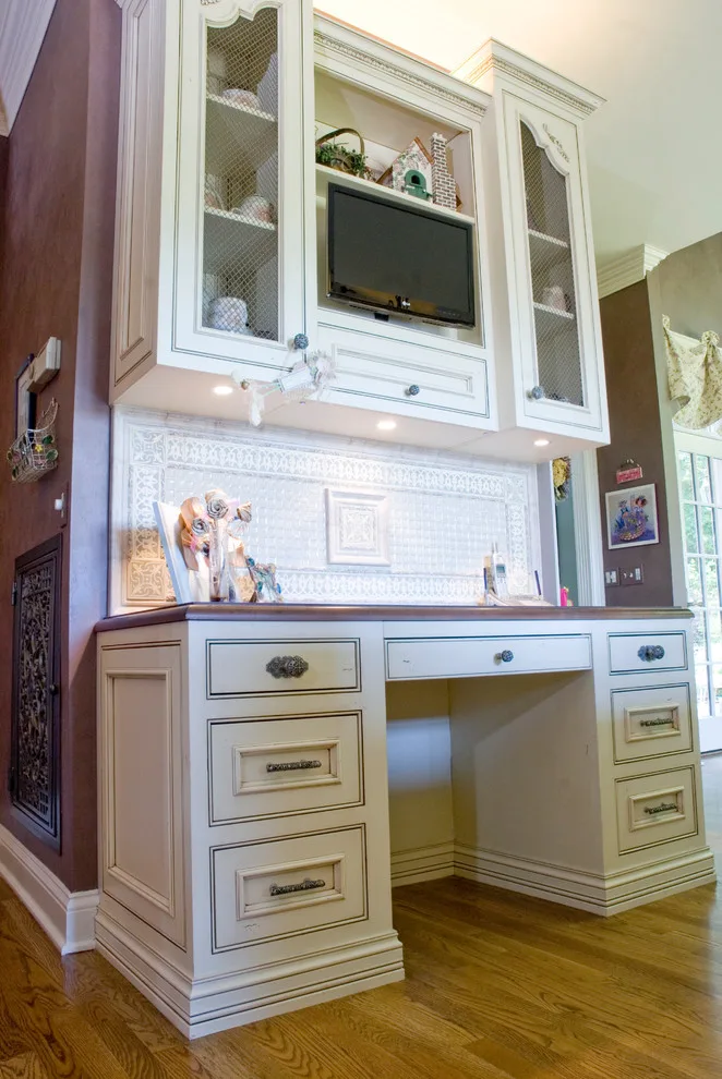 Classic Kitchen by Hartert-Russell - Photo 38