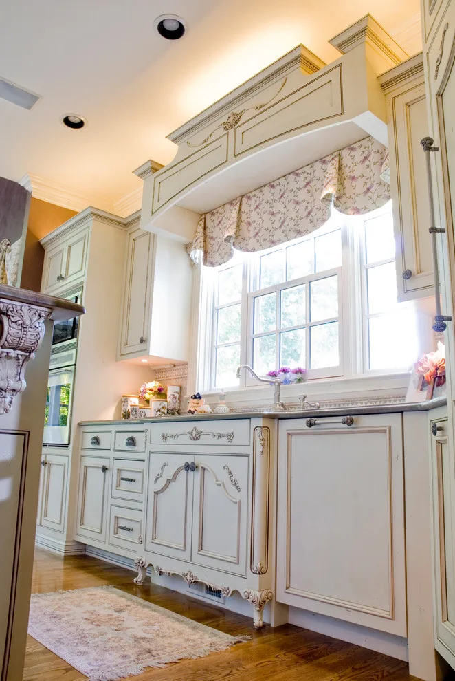 Classic Kitchen by Hartert-Russell - Photo 18