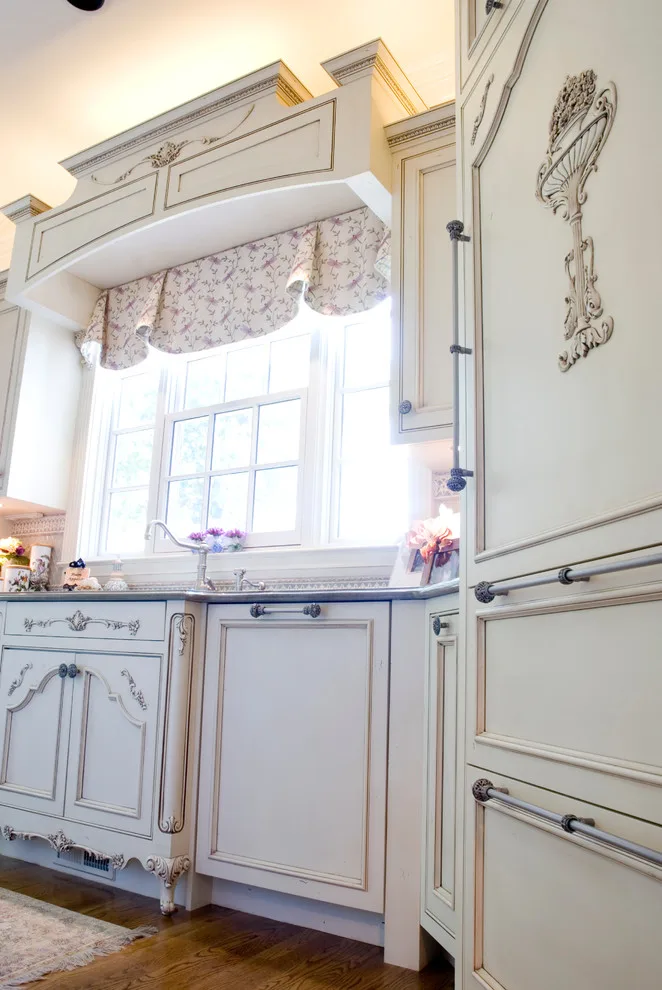 Classic Kitchen by Hartert-Russell - Photo 45