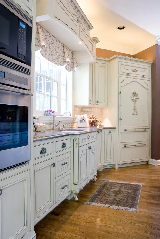 Classic Kitchen by Hartert-Russell - Photo 23
