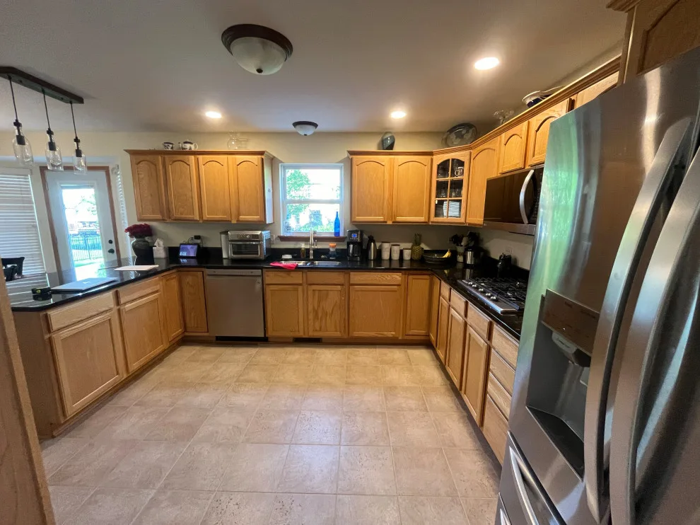 Stratus SuperMatte Transitional Hybrid Kitchen Renovation by Kitchen Solvers Of Grayslake - Photo 10