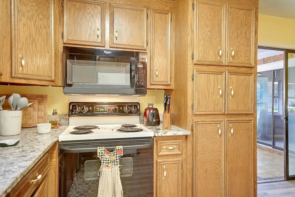 Polar White Shaker Door Transitional Kitchen Renovation by Kitchen Solvers Of Charleston - Photo 5