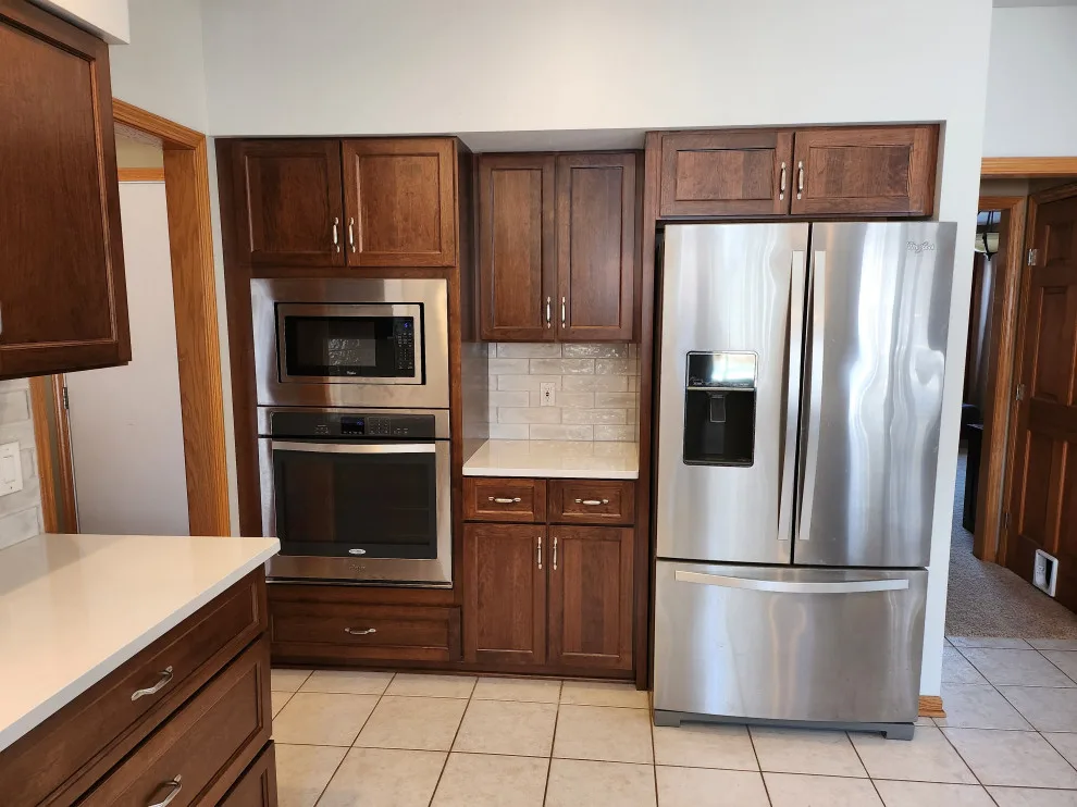 Raised Panel Door Transitional Kitchen Renovation by Kitchen Solvers Of Madison - Photo 5