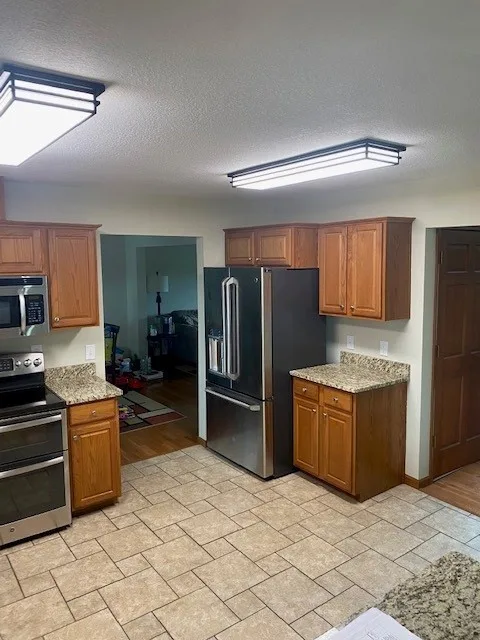 Snow-Colored Transitional Kitchen Renovation by Kitchen Solvers Of Fort Wayne & Toledo - Photo 8
