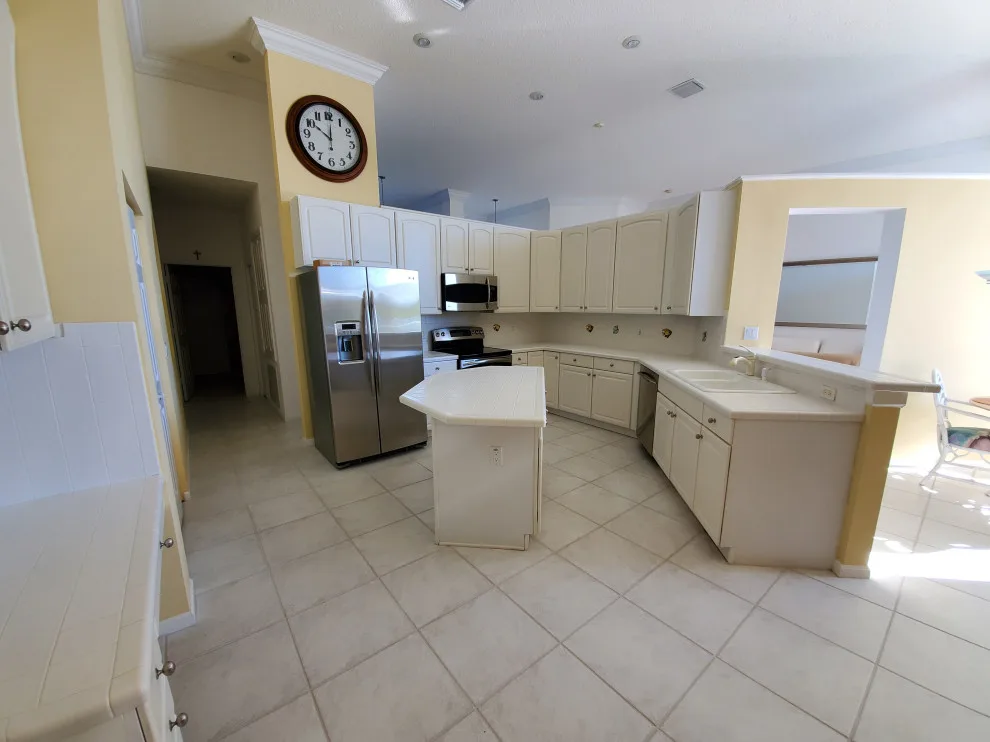 Two-Tone Kitchen Remodel Transformation by Kitchen Solvers Of Fort Lauderdale - Photo 4