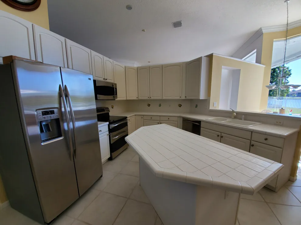 Two-Tone Kitchen Remodel Transformation by Kitchen Solvers Of Fort Lauderdale - Photo 12