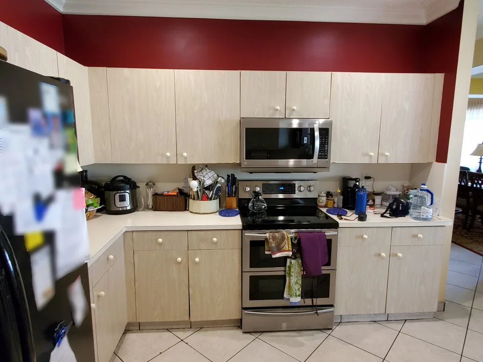 White Shaker Door Transitional Kitchen Renovation by Kitchen Solvers Of Fort Lauderdale - Photo 12