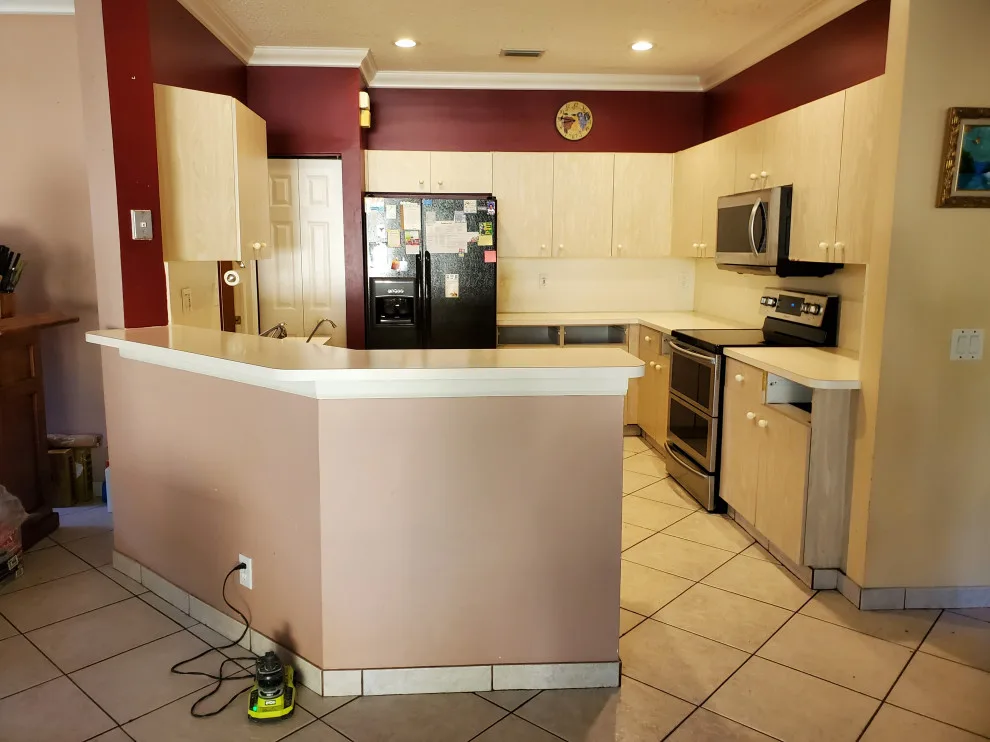 White Shaker Door Transitional Kitchen Renovation by Kitchen Solvers Of Fort Lauderdale - Photo 10