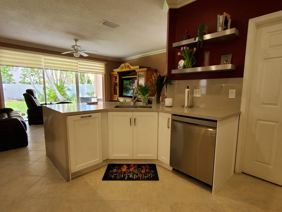 White Shaker Door Transitional Kitchen Renovation by Kitchen Solvers Of Fort Lauderdale - Photo 4
