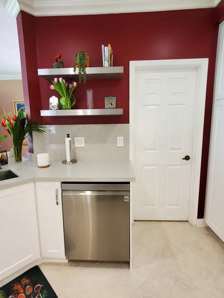 White Shaker Door Transitional Kitchen Renovation by Kitchen Solvers Of Fort Lauderdale - Photo 9