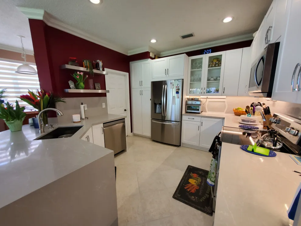 White Shaker Door Transitional Kitchen Renovation by Kitchen Solvers Of Fort Lauderdale - Photo 13