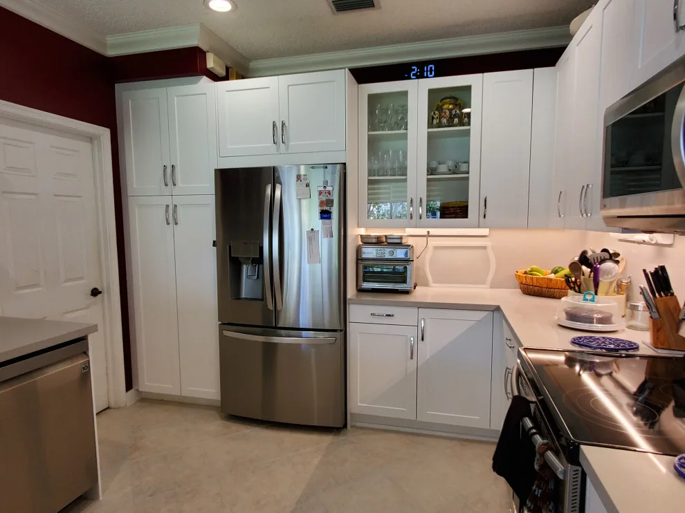 White Shaker Door Transitional Kitchen Renovation by Kitchen Solvers Of Fort Lauderdale - Photo 11