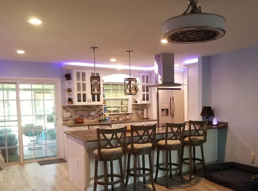 White Shaker Door Transitional Kitchen Renovation by Kitchen Solvers Of Orlando - Photo 2