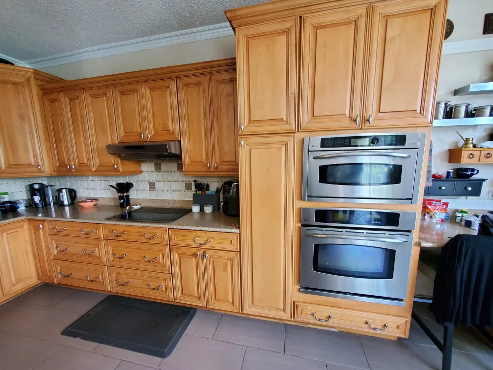 Satin White Shaker Door Transitional Kitchen Renovation by Kitchen Solvers Of Fort Lauderdale - Photo 7