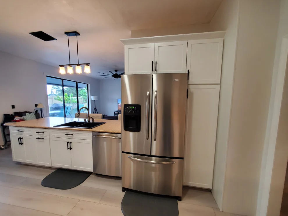Satin White Shaker Door Transitional Kitchen Renovation by Kitchen Solvers Of Fort Lauderdale - Photo 4