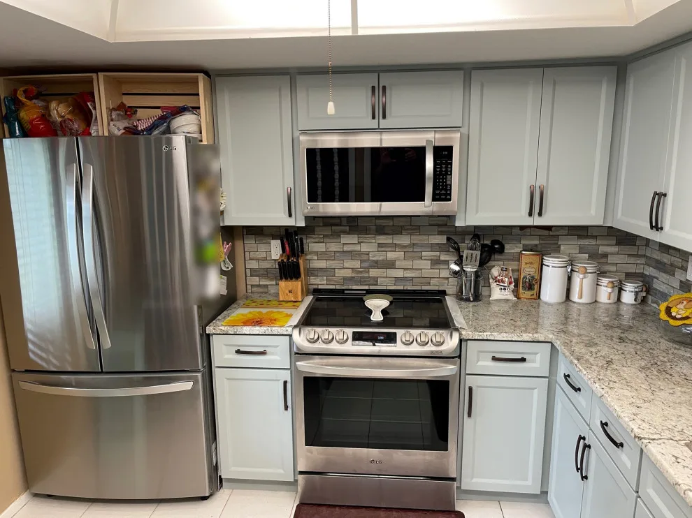 Aloe Shaker Bevel Kitchen Remodel Transformation by Kitchen Solvers Of The Gulf Coast - Photo 4