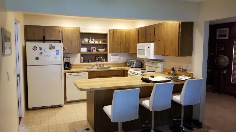 Kitchen Renovation Featuring New White Shaker Doors by Kitchen Solvers Of The Gulf Coast - Photo 8