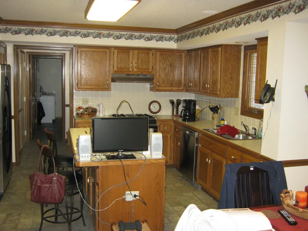 Soffit-Free Transitional Kitchen by Bathroom And Kitchen Services, LLC - Photo 5
