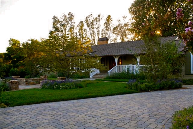 Ranch Style Beauty by Rue Group, Inc. / Kathryn Rue, Landscape Architect - Photo 5