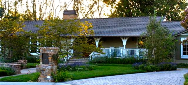 Ranch Style Beauty by Rue Group, Inc. / Kathryn Rue, Landscape Architect - Photo 4