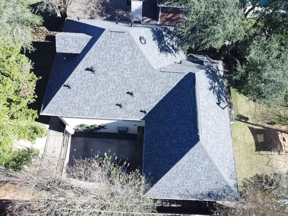 Universal Roofing And Restoration - Photo 2