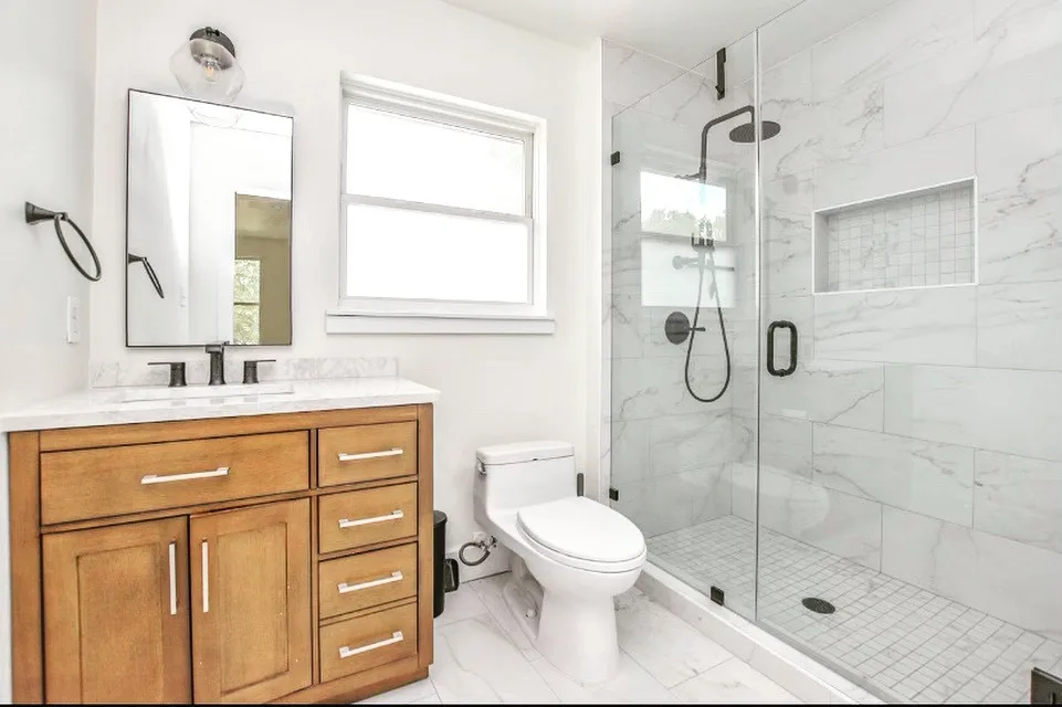 Contemporary Bathrooms by Fit Build Construction - Photo 16