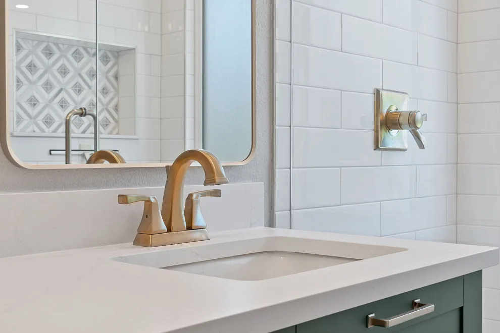 Lynnbrook Main Bathroom by Gladius Construction & Design - Photo 3
