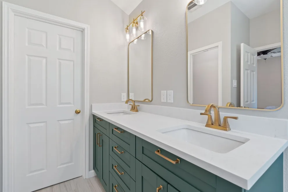 Lynnbrook Main Bathroom by Gladius Construction & Design - Photo 9