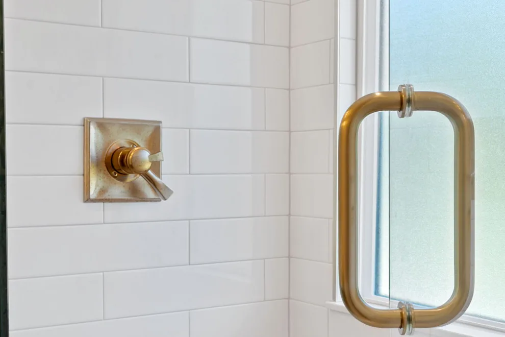 Lynnbrook Main Bathroom by Gladius Construction & Design - Photo 6