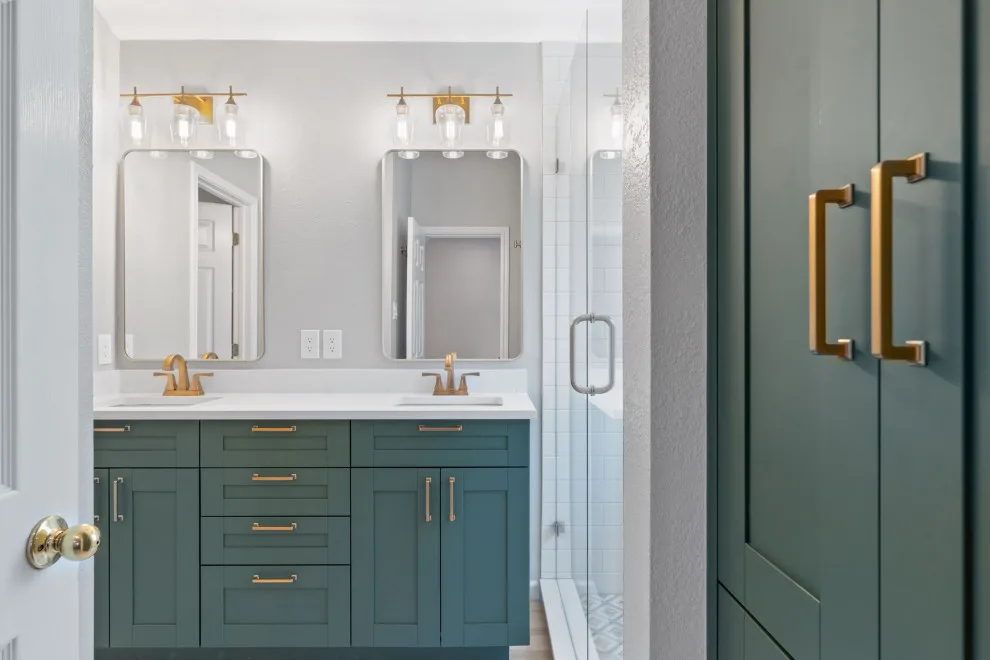 Lynnbrook Main Bathroom by Gladius Construction & Design - Photo 8