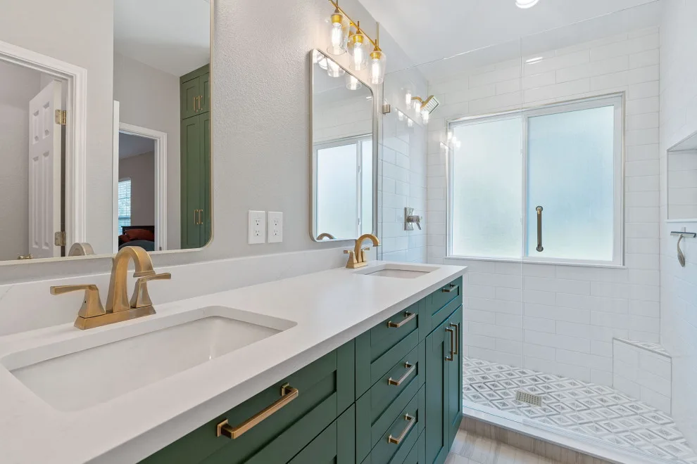 Lynnbrook Main Bathroom by Gladius Construction & Design - Photo 4