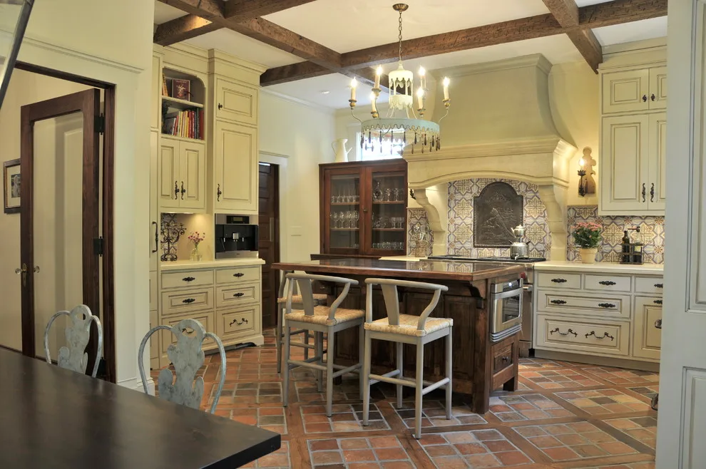 Heritage Residence with Classic Kitchen by DeRhodes Construction - Photo 4