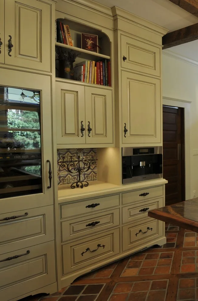 Heritage Residence with Classic Kitchen by DeRhodes Construction - Photo 14