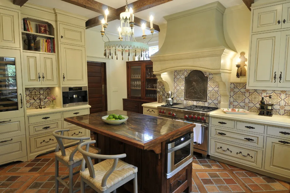 Heritage Residence with Classic Kitchen by DeRhodes Construction - Photo 10