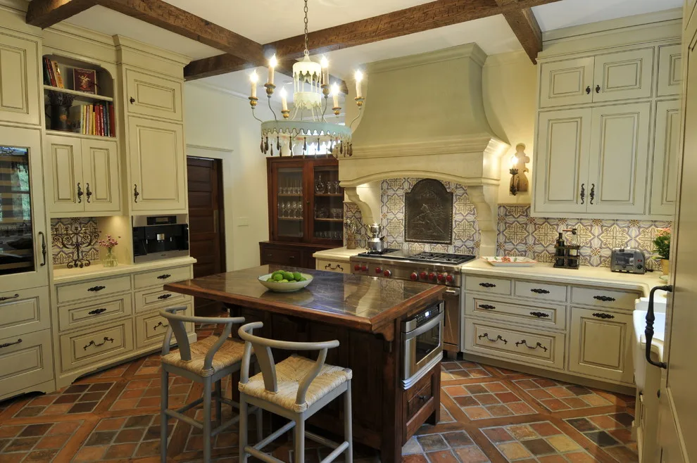 Heritage Residence with Classic Kitchen by DeRhodes Construction - Photo 3
