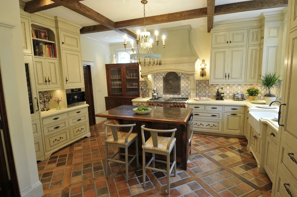 Heritage Residence with Classic Kitchen by DeRhodes Construction - Photo 5