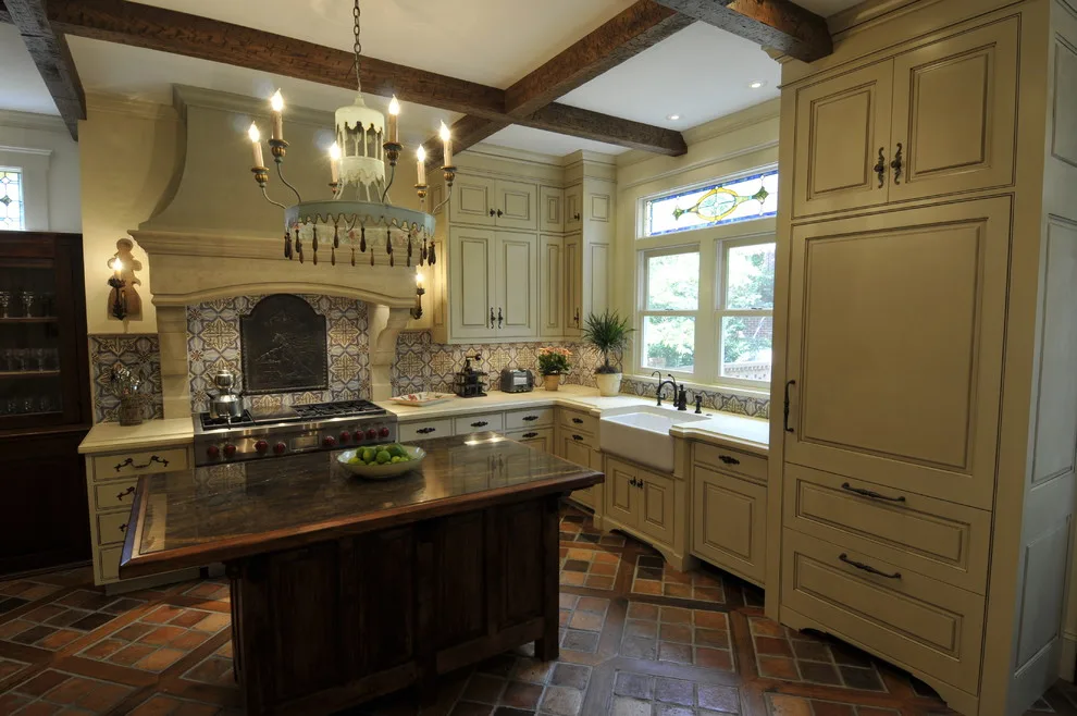 Heritage Residence with Classic Kitchen by DeRhodes Construction - Photo 15