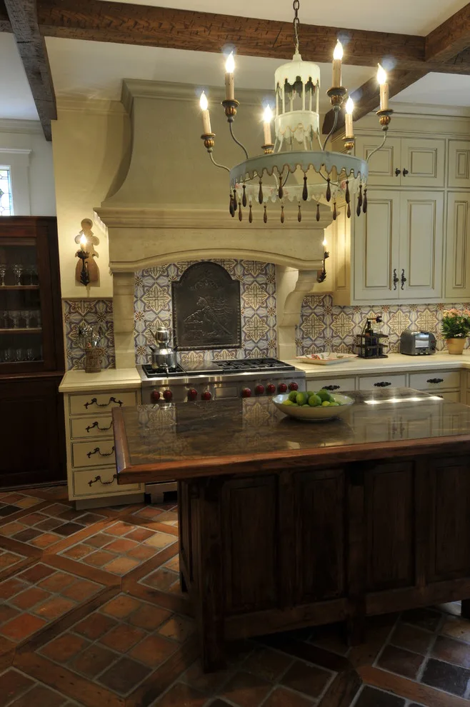 Heritage Residence with Classic Kitchen by DeRhodes Construction - Photo 7