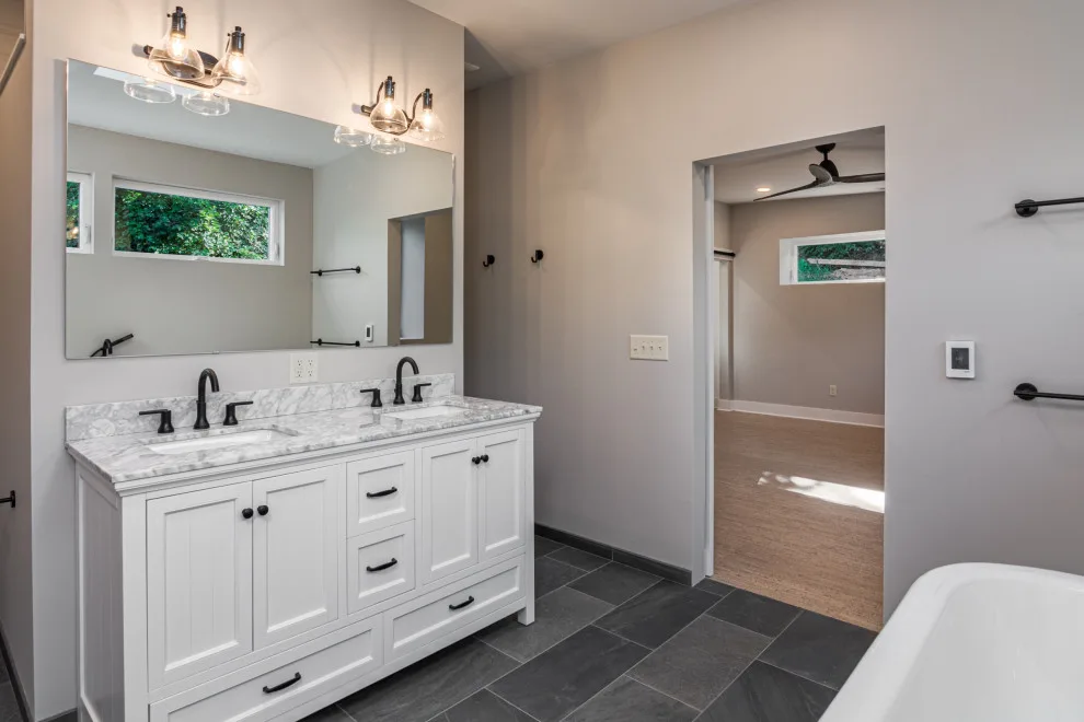 Crescent Maple Renovation by Evergreen Construct Inc. - Photo 14
