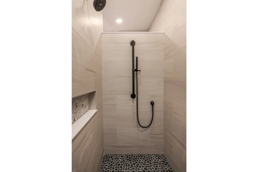 Crescent Maple Renovation by Evergreen Construct Inc. - Photo 9