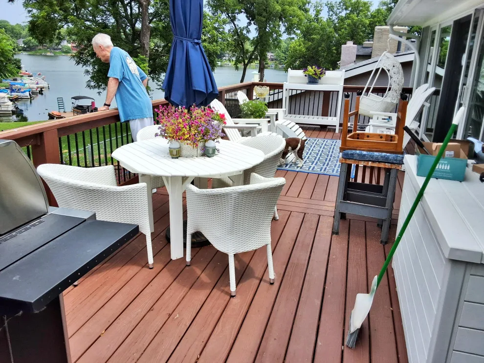 Lake Waukomis Composite Deck Construction by Elite One, Inc. - Photo 9