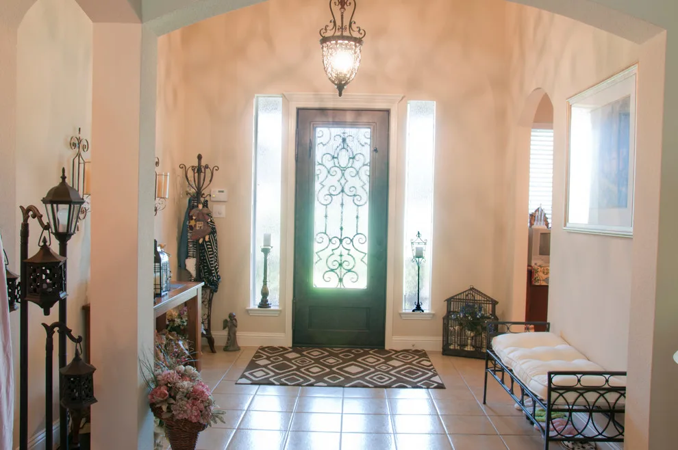 Entrance Hall by Big Tex Renovations - Photo 2