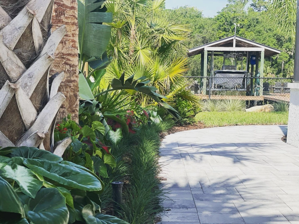 Wall Residence : Palm Valley by Serenoa Landscape Design - Photo 3