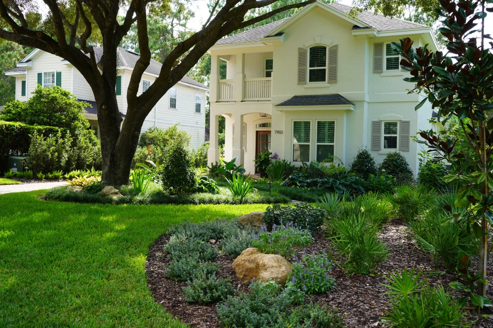 Cordy Residence : Hampton Park Neighborhood by Serenoa Landscape Design - Photo 7
