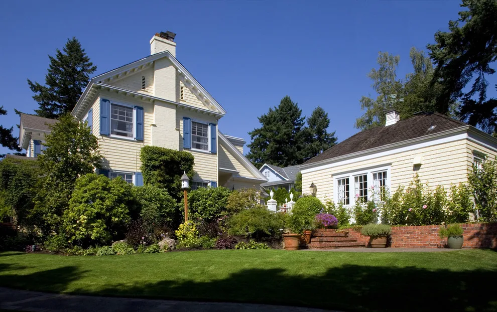 Stylish Guest House Converted from a Garage by Olson & Jones Construction, Inc - Photo 3