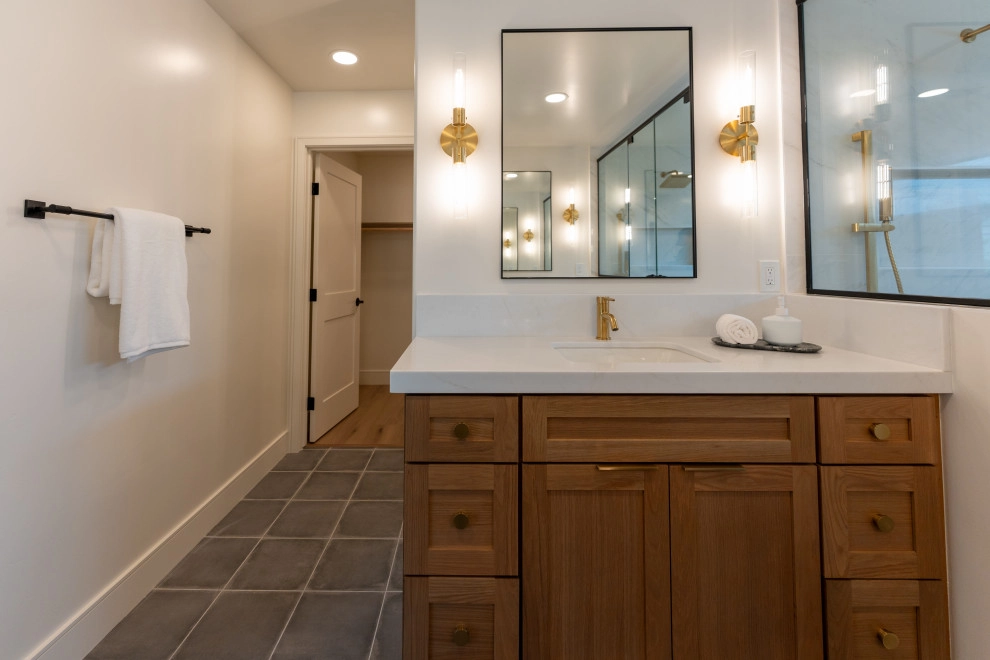 COMPLETE INTERIOR & EXTERIOR HOME RENOVATION by BNC Builders INC. - Photo 9